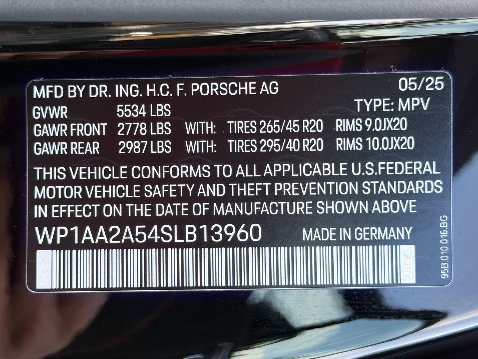 Used 2025 Porsche Macan AWD/4WD image 37