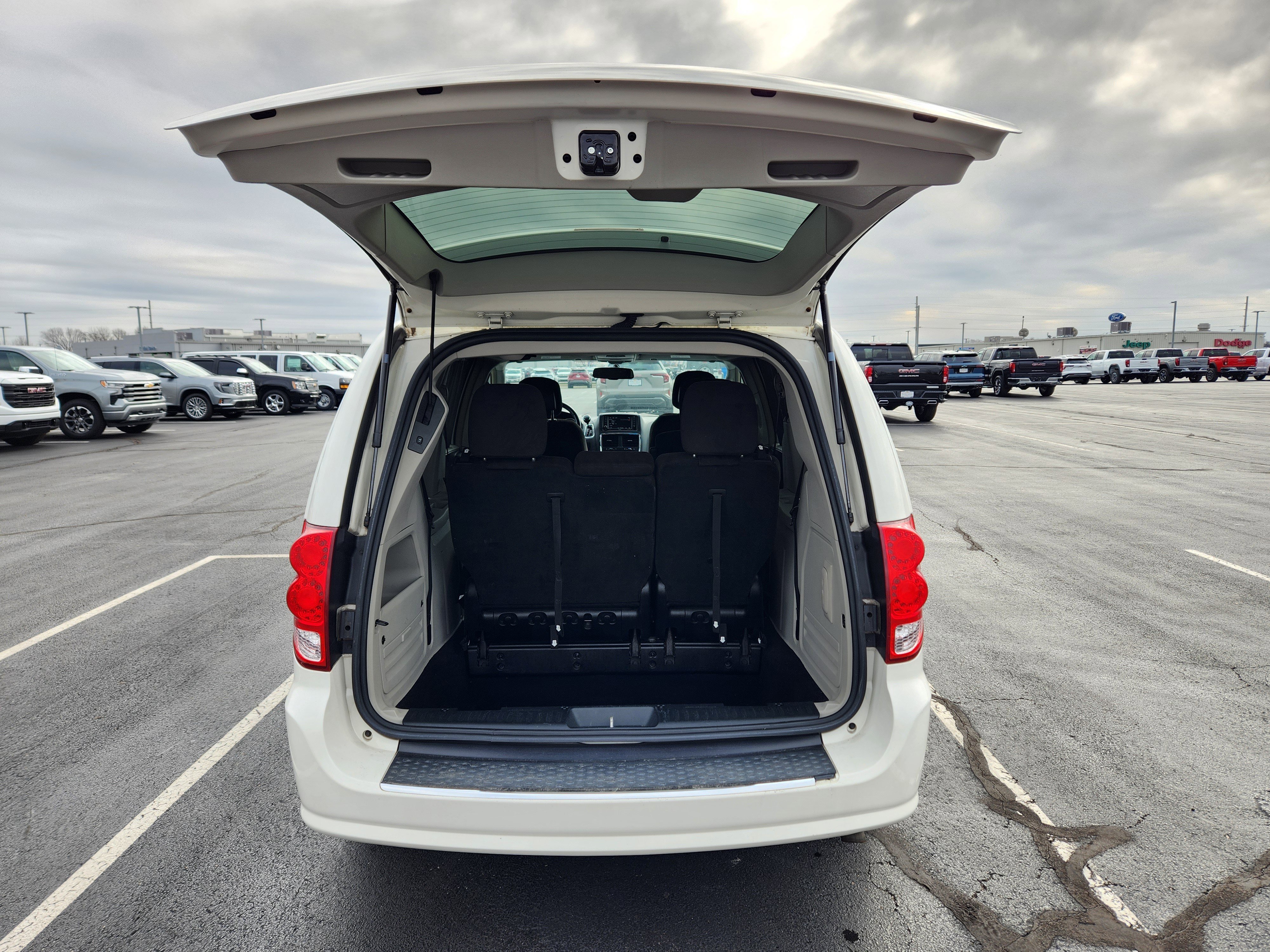 Used 2013 Dodge Grand Caravan Crew w/ Entertainment Group 1 image 10