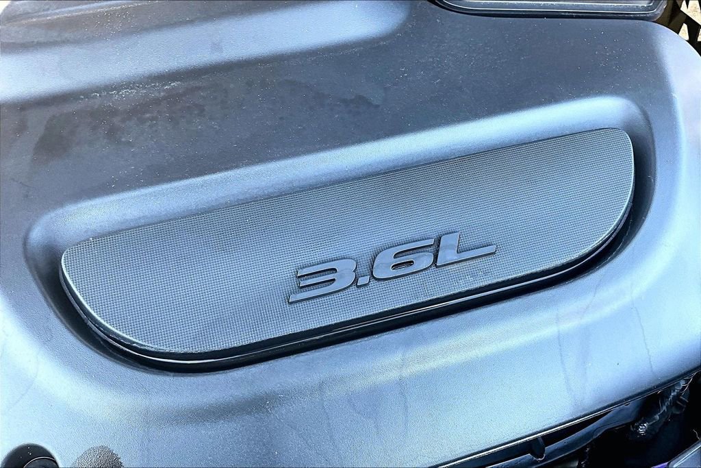 Used 2024 Chrysler Pacifica Touring-L image 30