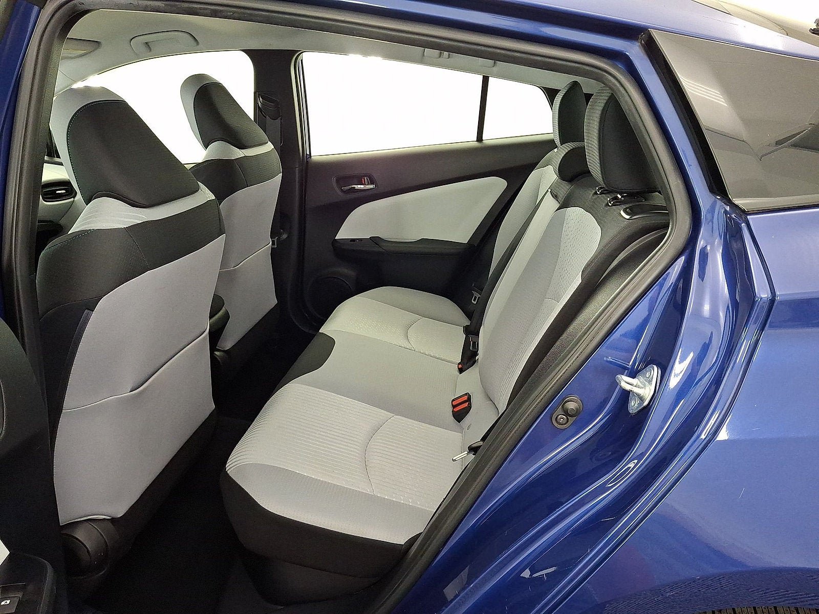 Used 2017 Toyota Prius Two w/ Carpet Mat Package FWD image 11
