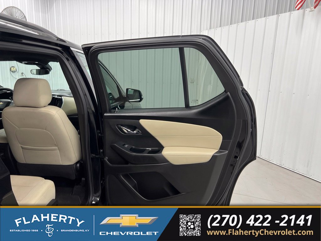 Used 2022 Chevrolet Traverse LT FWD image 12