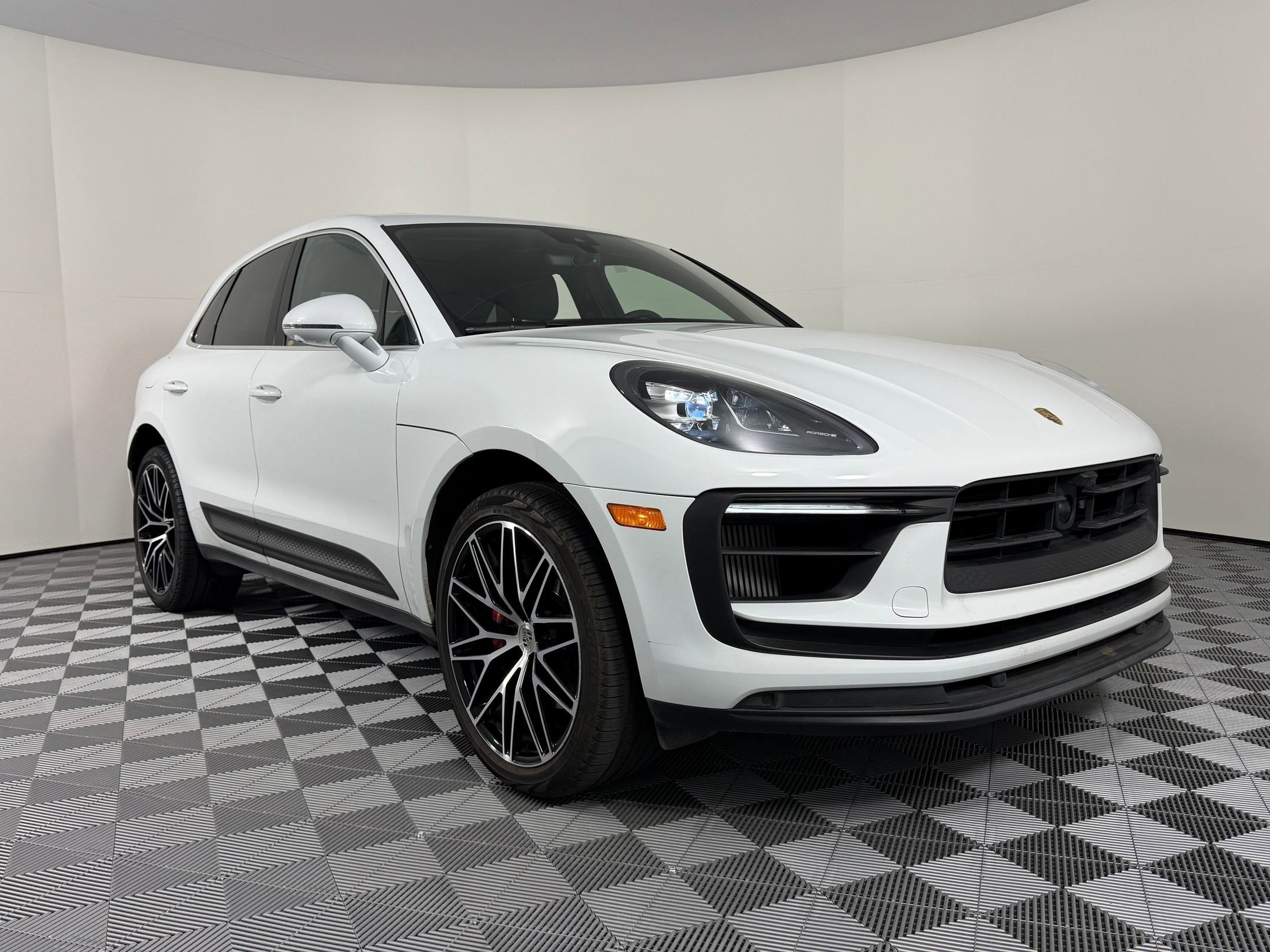 Certified 2023 Porsche Macan S image 7