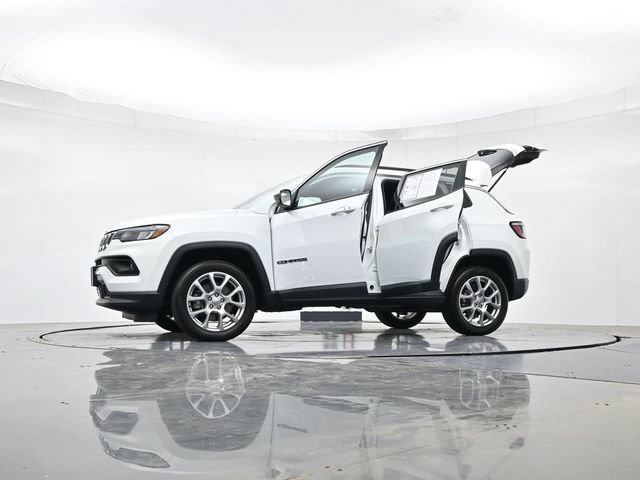 Used 2023 Jeep Compass Latitude AWD/4WD image 48