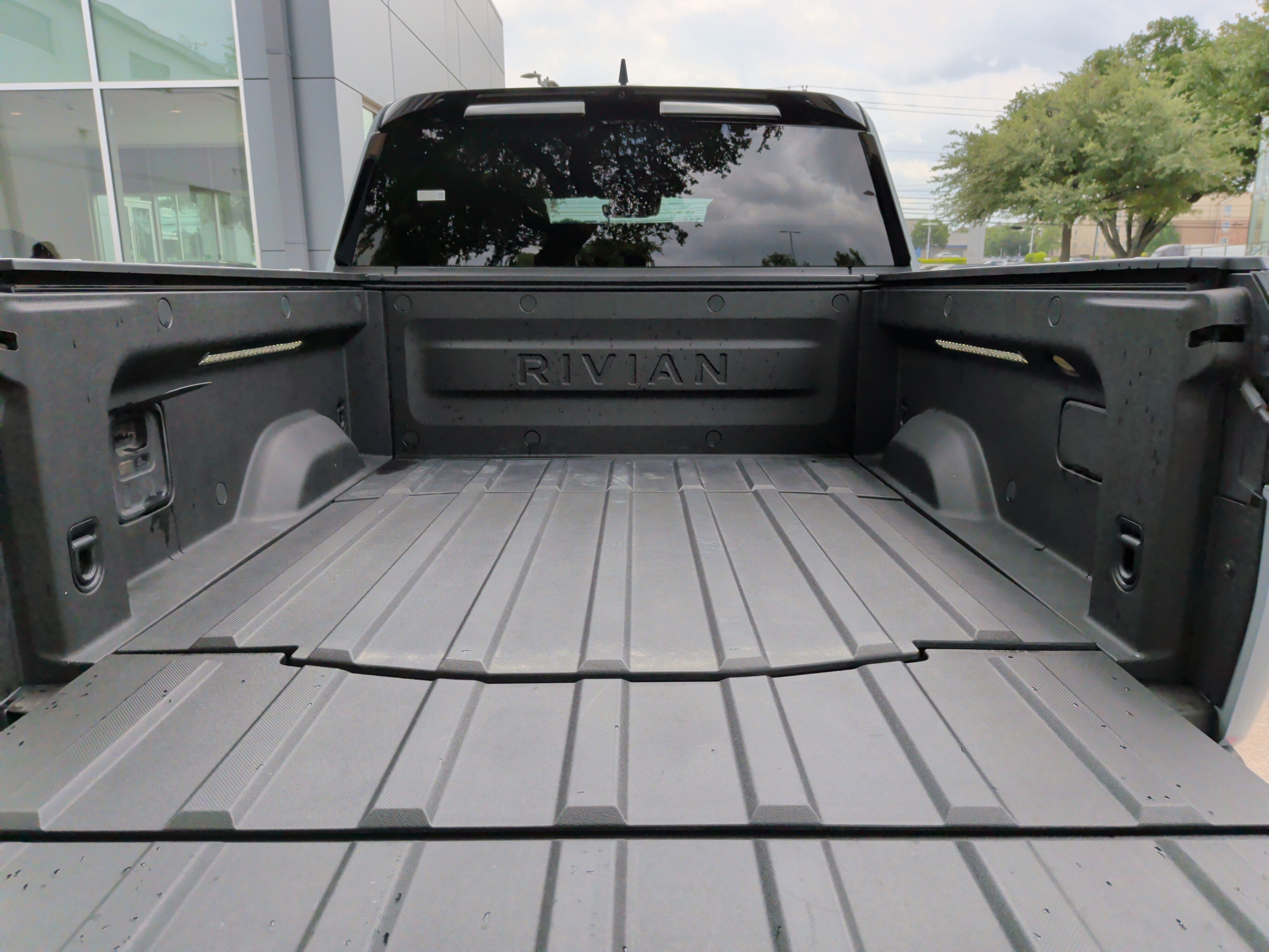 Used 2023 Rivian R1T Adventure image 38