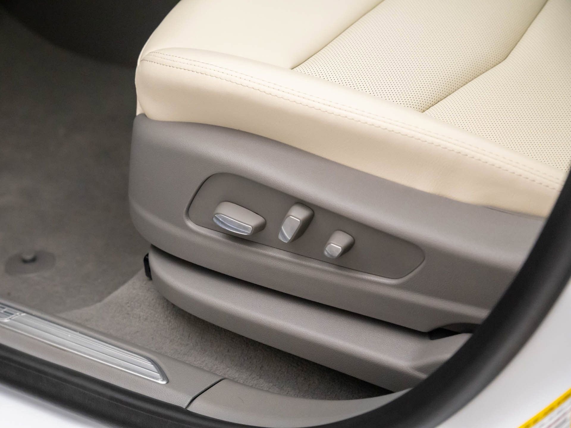 New 2026 Cadillac XT5 Premium Luxury w/ LPO, Floor Liner Package image 17