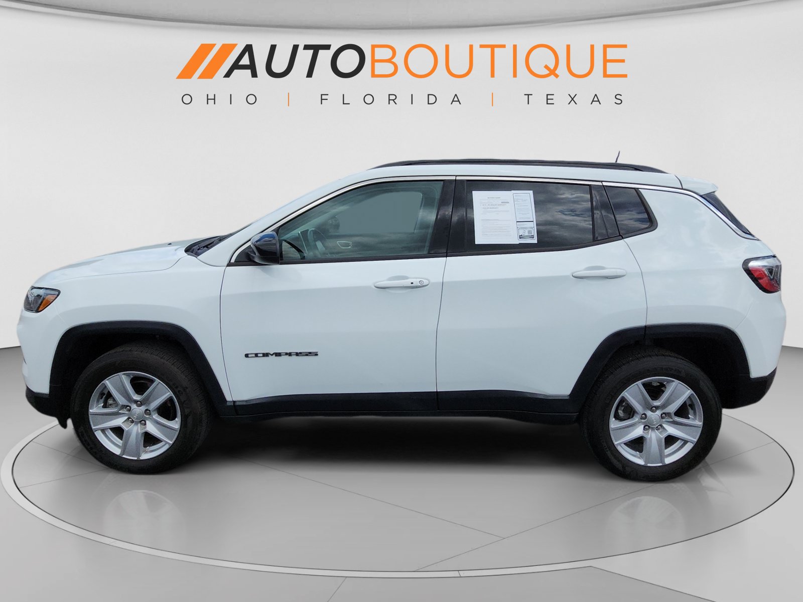 Used 2022 Jeep Compass Latitude w/ Sun and Sound Group AWD/4WD image 2