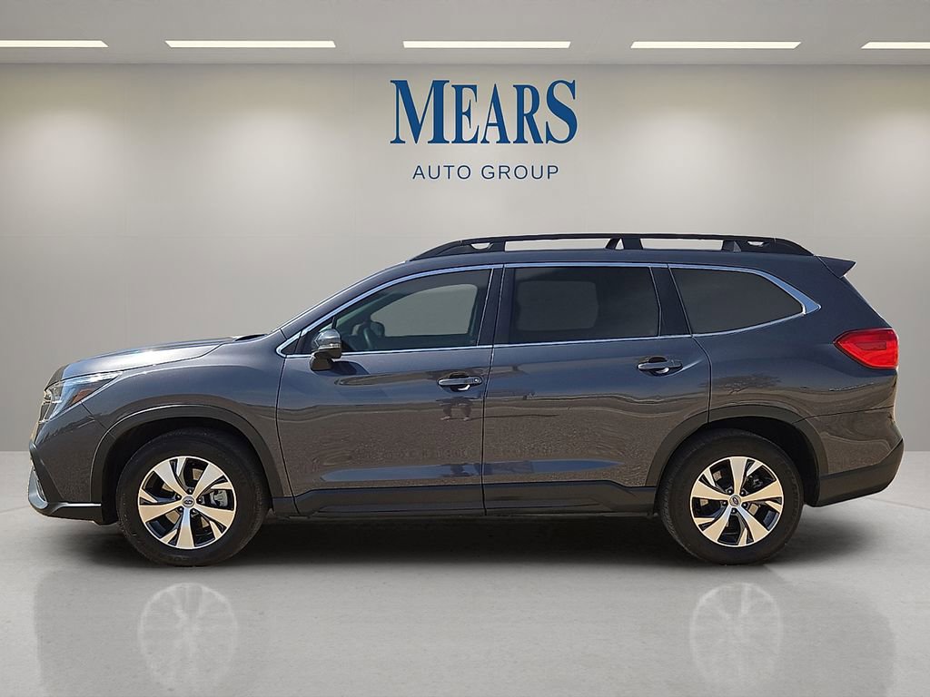 Used 2023 Subaru Ascent Premium image 2