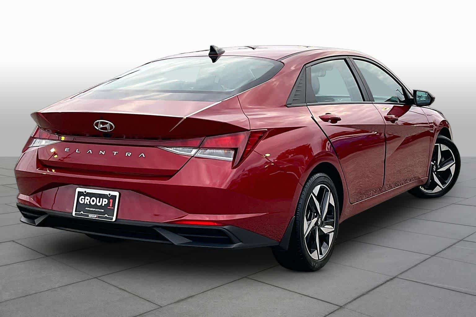 Used 2023 Hyundai Elantra SEL w/ Convenience Package FWD image 13