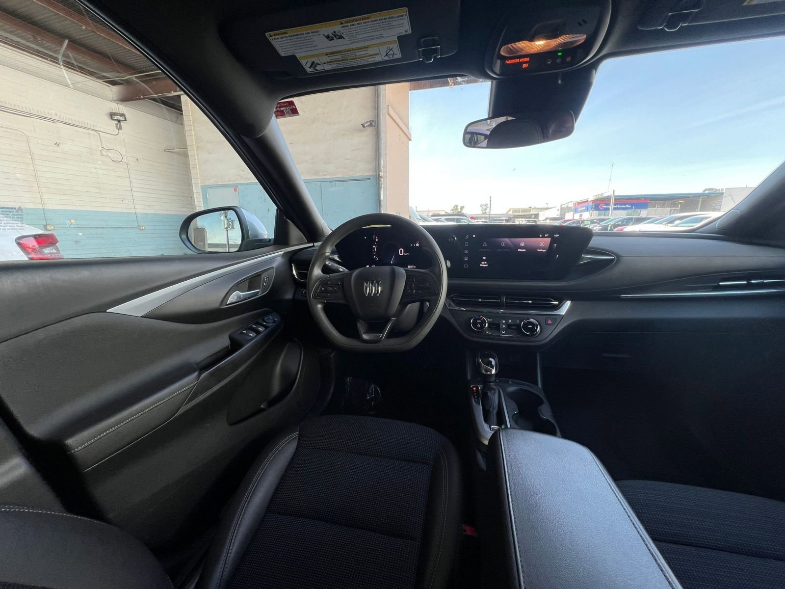 Used 2025 Buick Envista Preferred image 34