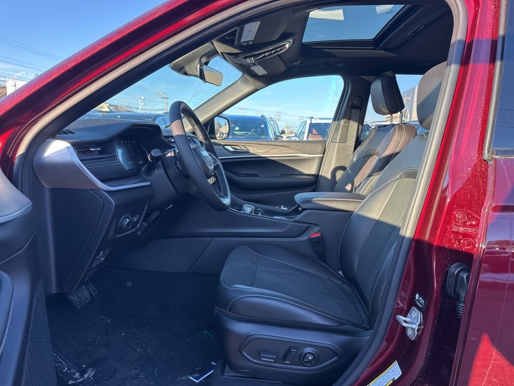 New 2026 Jeep Grand Cherokee Laredo image 19