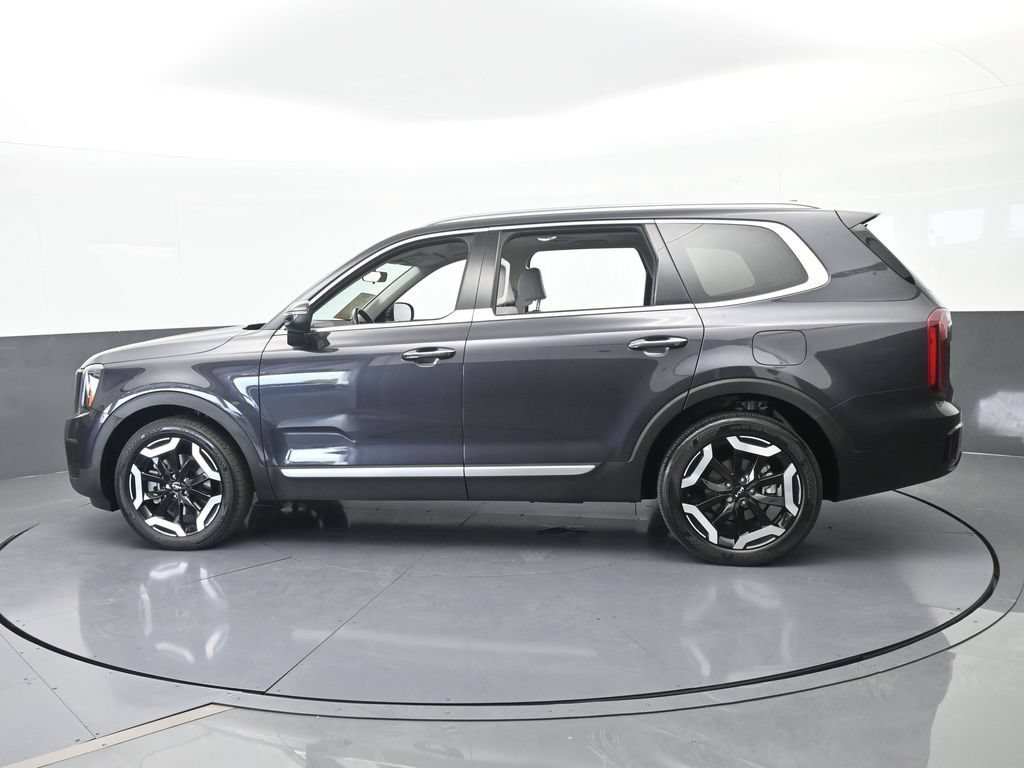 Used 2025 Kia Telluride S FWD image 3