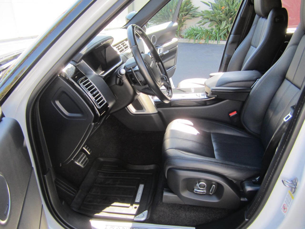 Used 2017 Land Rover Range Rover Long Wheelbase Supercharged image 26