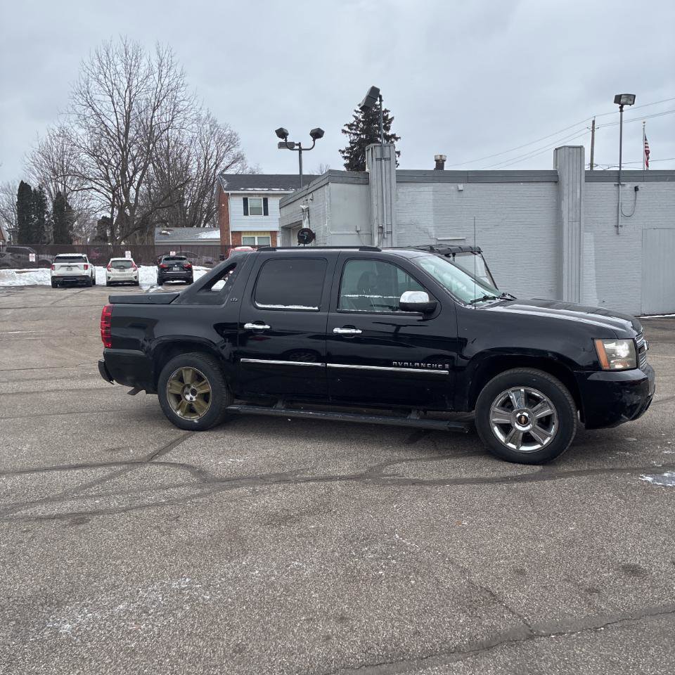 Used 2009 Chevrolet Avalanche LTZ image 14