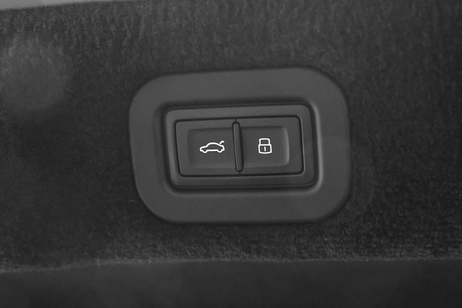 Certified 2023 Bentley Flying Spur W12 image 12