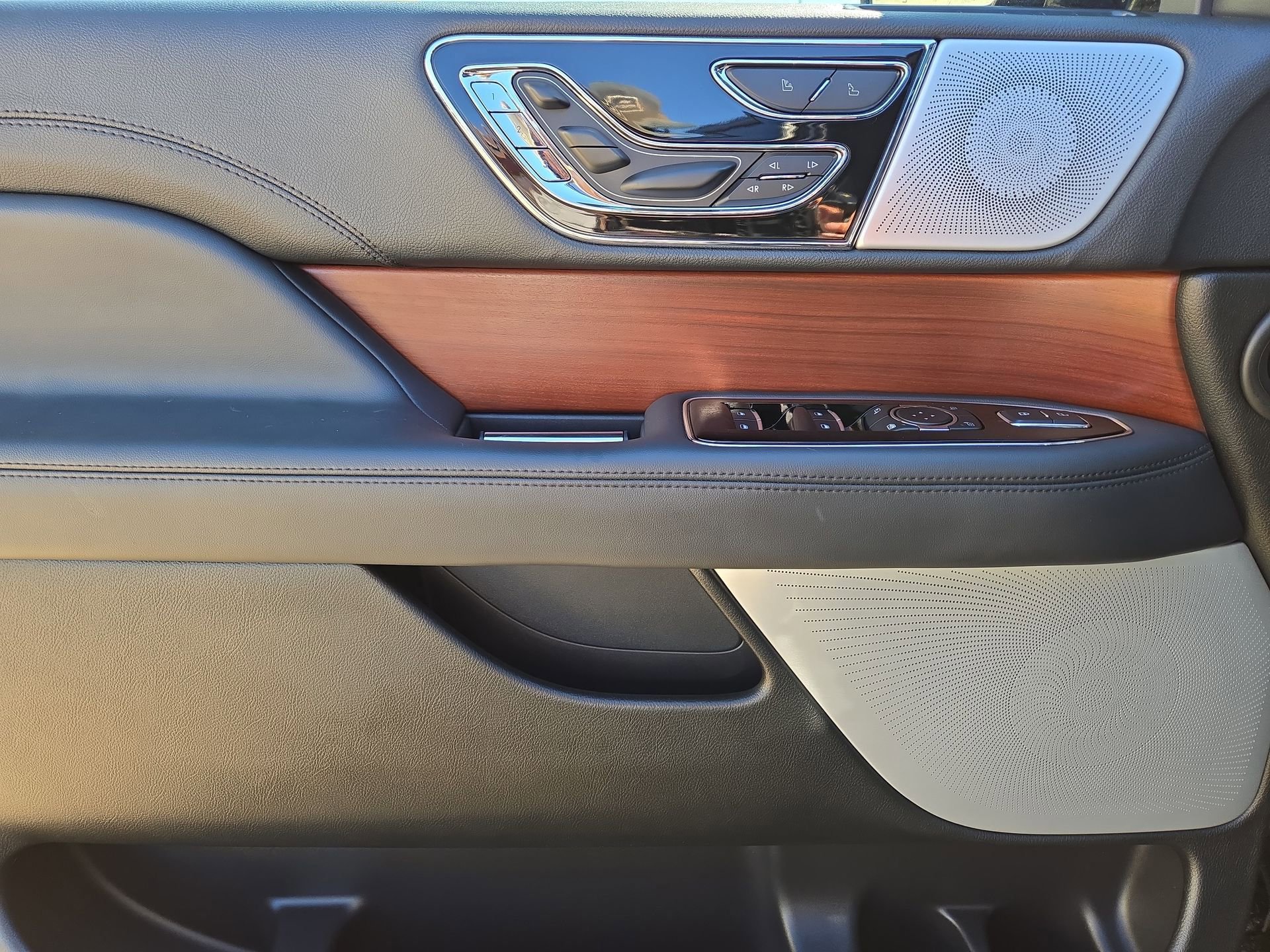 Used 2023 Lincoln Navigator Reserve image 15