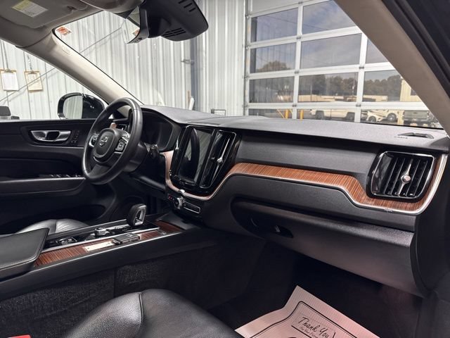Used 2023 Volvo XC60 B5 Plus AWD/4WD image 27