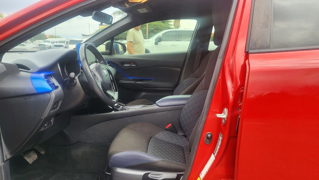 Used 2020 Toyota C-HR XLE FWD image 24