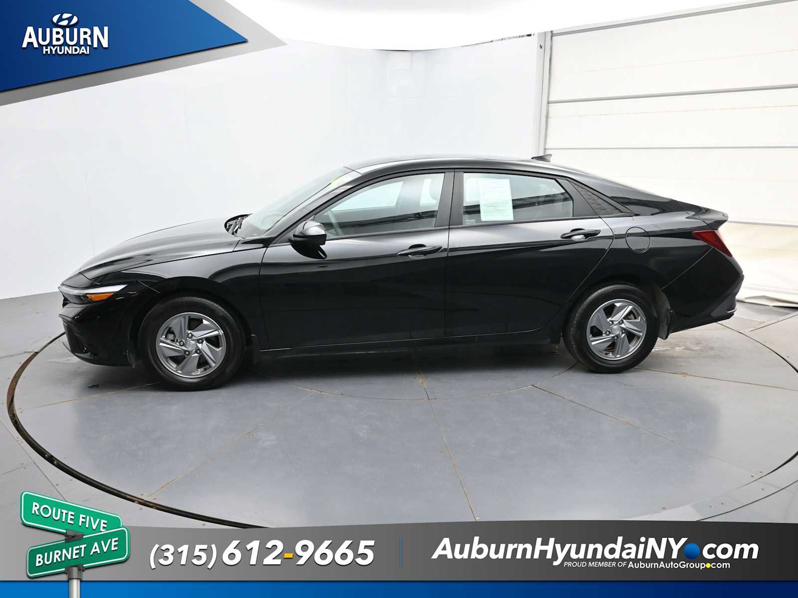 Used 2024 Hyundai Elantra SE FWD image 17