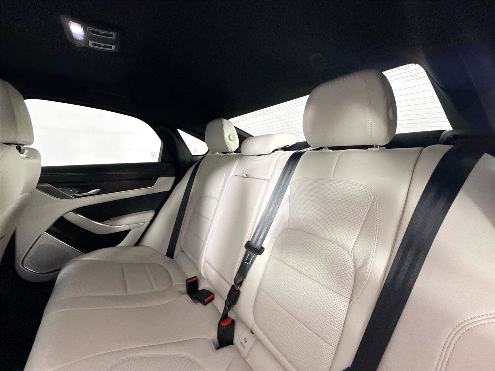 Used 2024 Jaguar XF R-Dynamic SE image 33