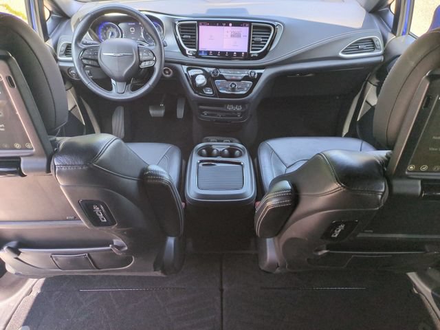 Used 2021 Chrysler Pacifica Touring-L w/ Uconnect Theater Family Group FWD image 14