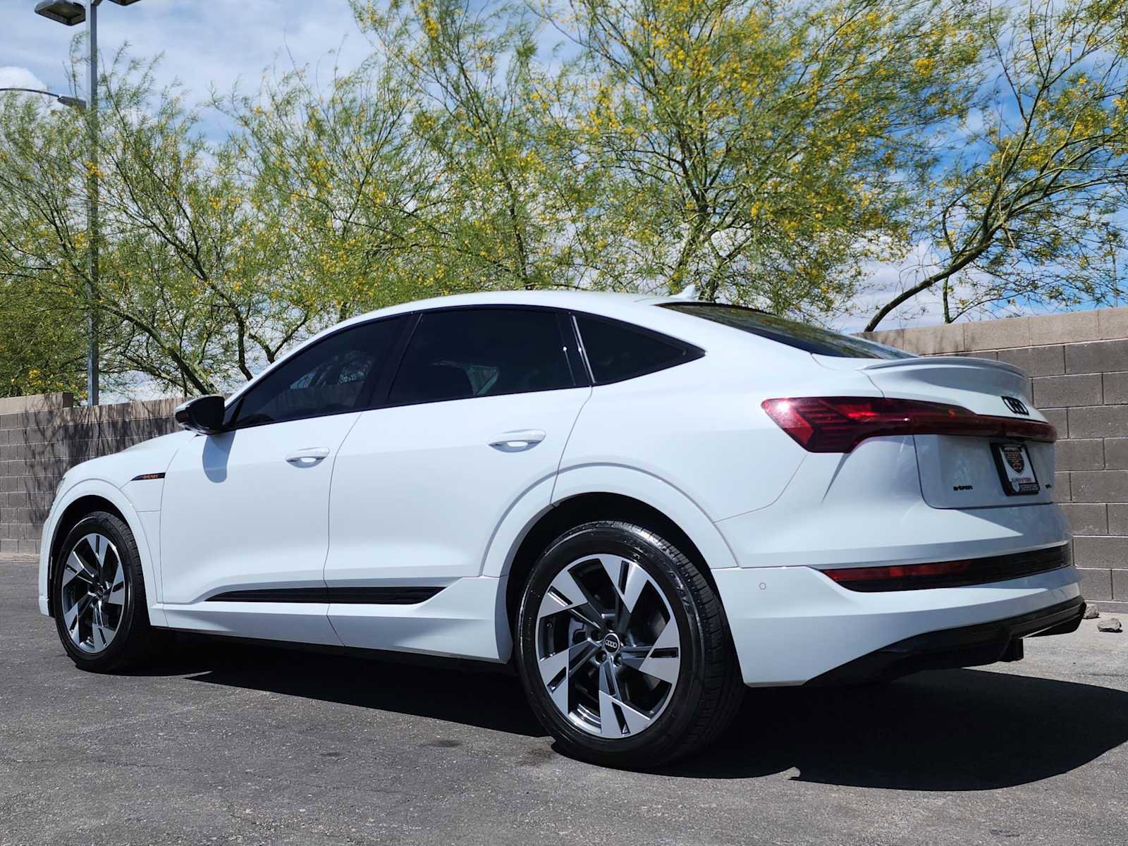 Used 2022 Audi e-tron Premium image 7