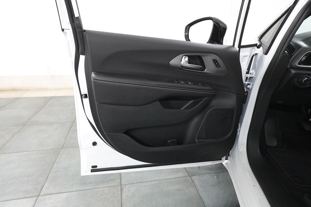 New 2027 Chrysler Pacifica Select FWD image 20