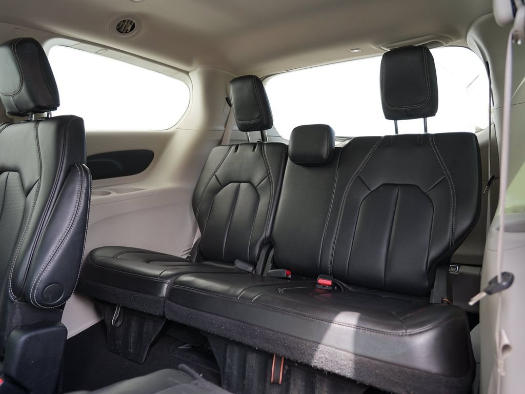 Used 2023 Chrysler Pacifica Touring-L FWD image 25