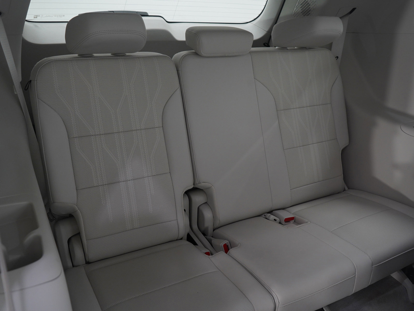 Used 2025 Buick Enclave Avenir image 17