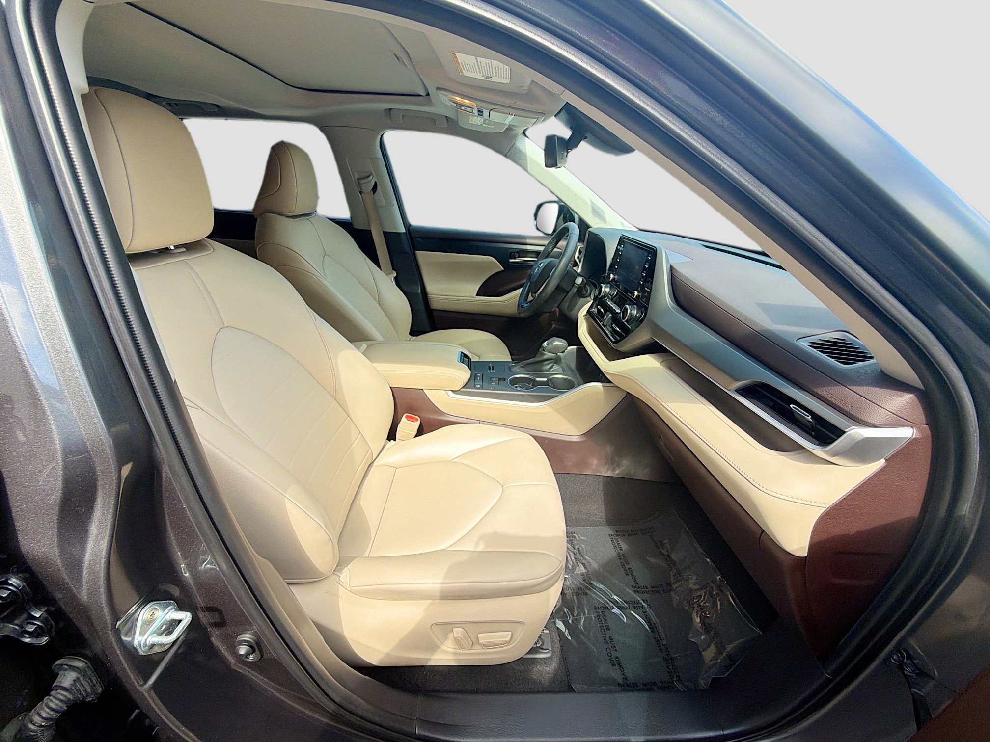 Used 2021 Toyota Highlander XLE FWD image 34