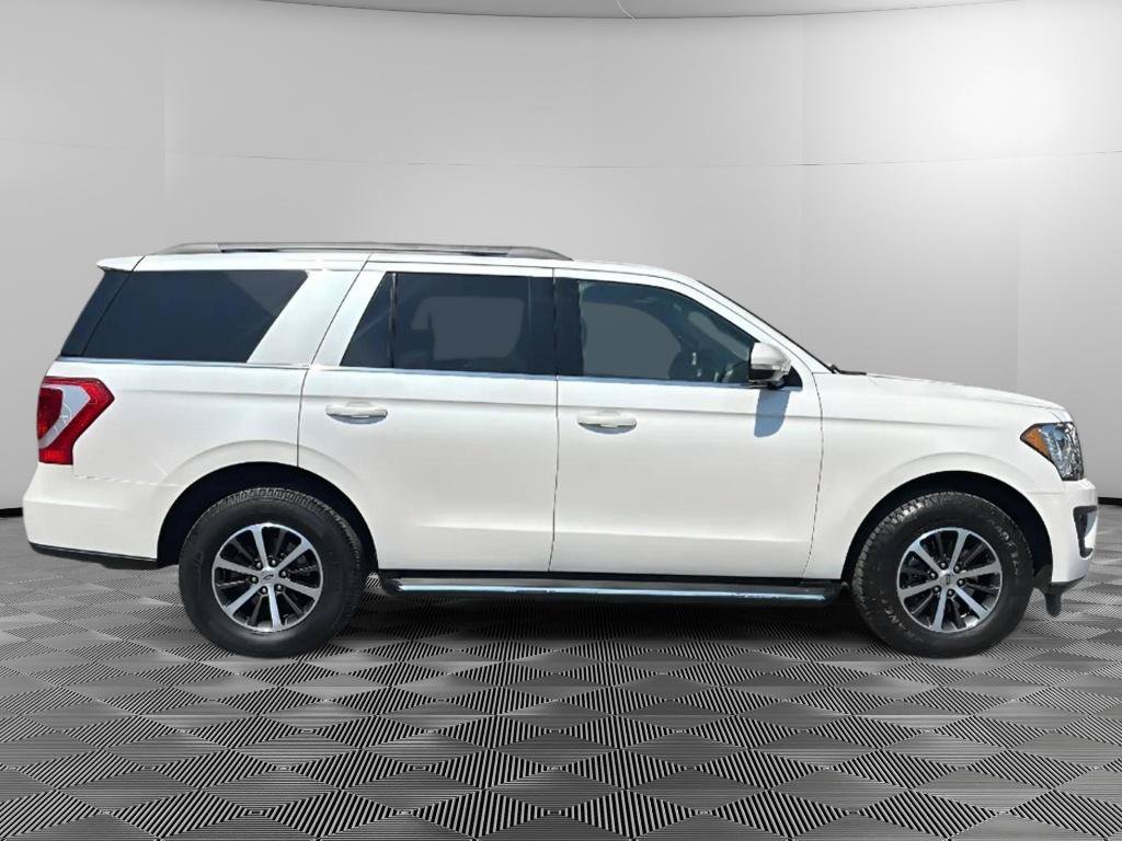 Used 2019 Ford Expedition XLT w/ Equipment Group 202A AWD/4WD image 6