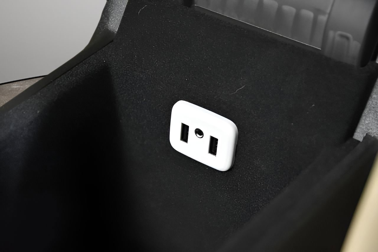 Used 2017 Cadillac XT5 Luxury w/ Driver Awareness Package image 29