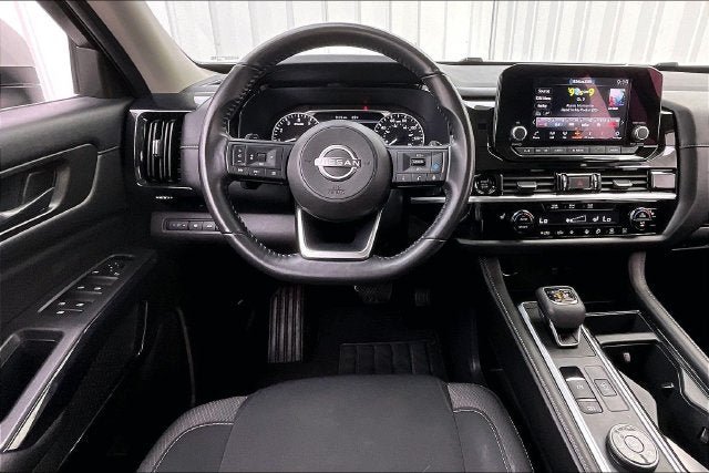 Used 2025 Nissan Pathfinder SV AWD/4WD image 5