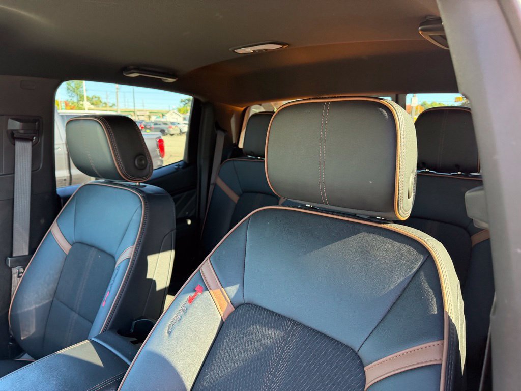 Certified 2025 GMC Canyon AT4 w/ Nightfall Edition AWD/4WD image 16