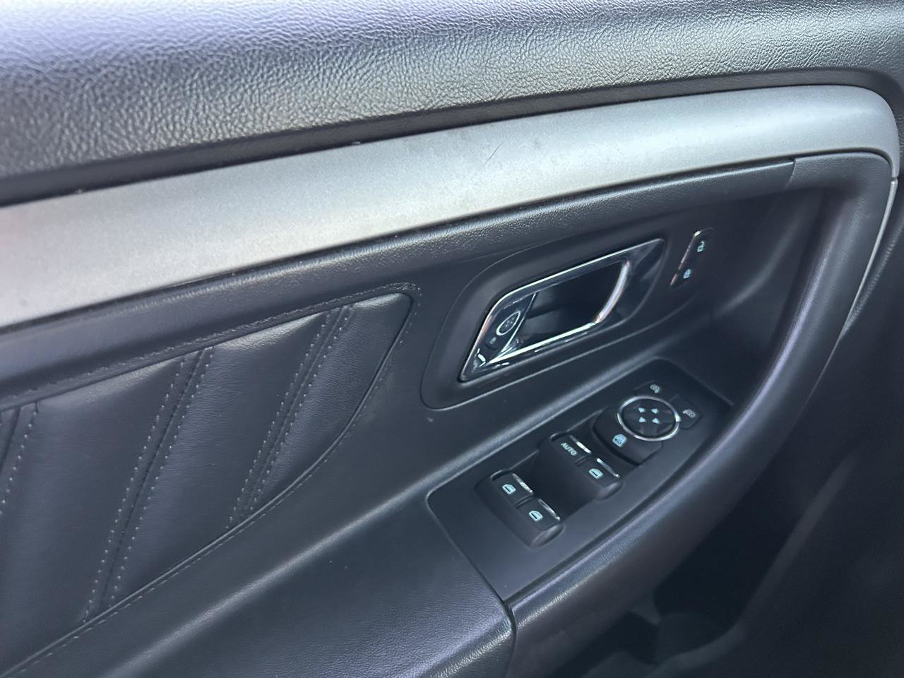 Used 2013 Ford Taurus SEL FWD image 25