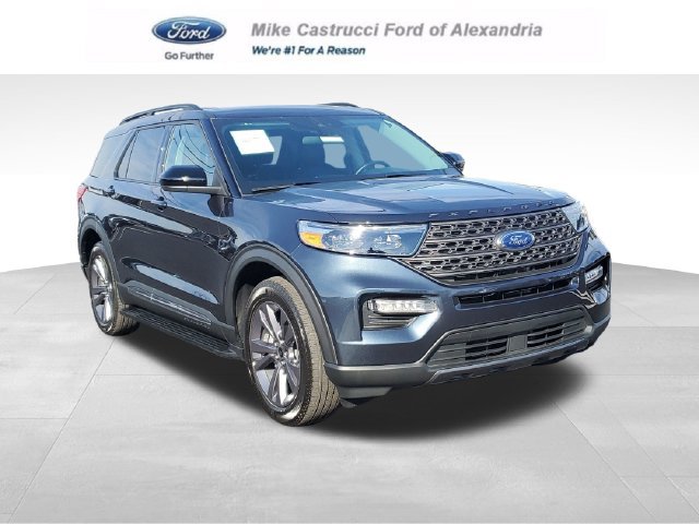 Used 2024 Ford Explorer XLT w/ Equipment Group 202A AWD/4WD image 1