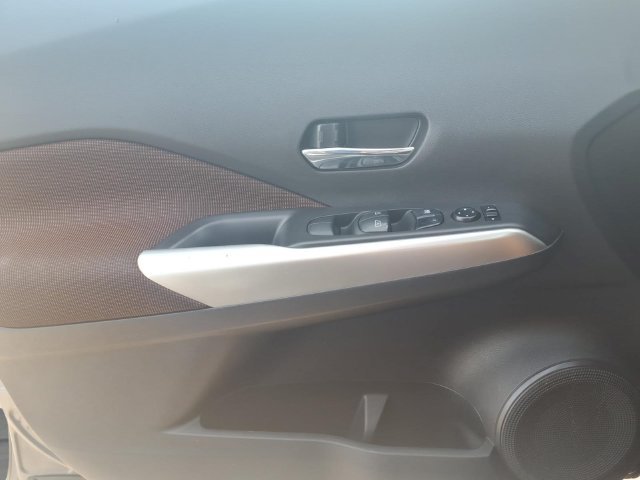 Used 2020 Nissan Kicks SR FWD image 13