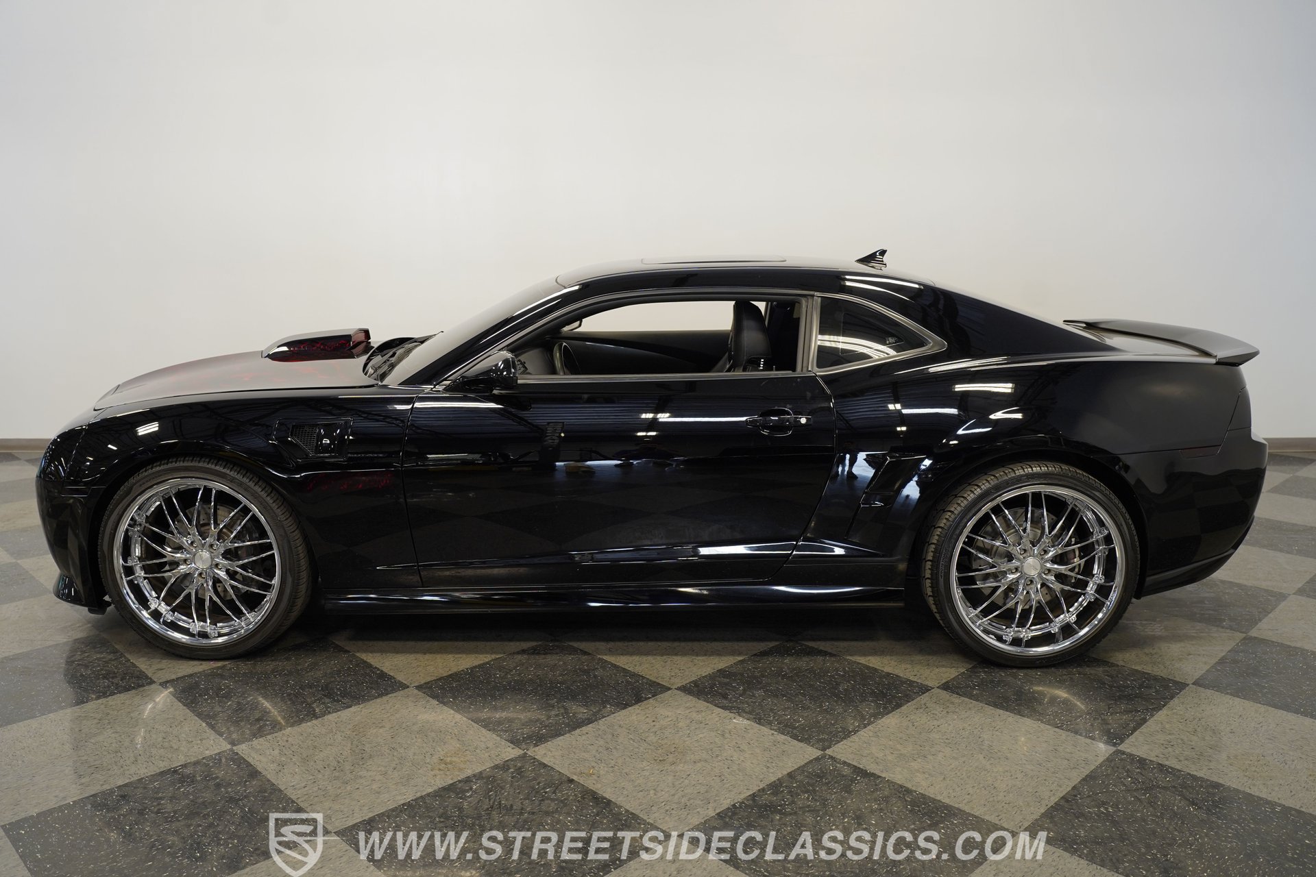 Used 2010 Chevrolet Camaro SS w/ RS Package RWD image 8