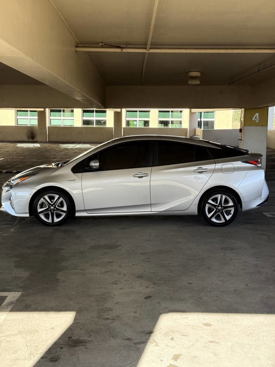Used 2017 Toyota Prius Four Touring w/ Premium Convenience Package image 2