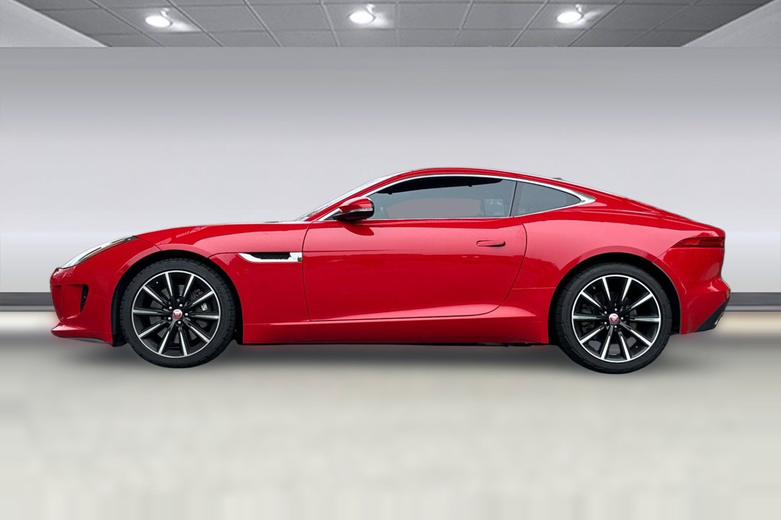Used 2015 Jaguar F-TYPE Coupe RWD image 2
