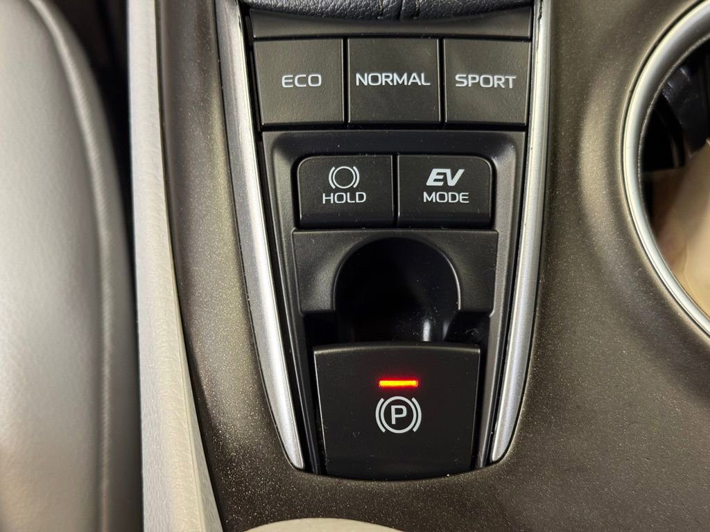 Used 2021 Toyota Camry XLE FWD image 33