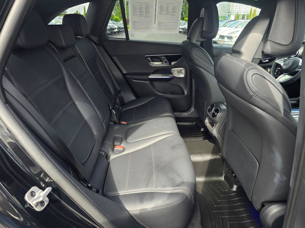 Used 2025 Mercedes-Benz GLC 300 4MATIC image 24