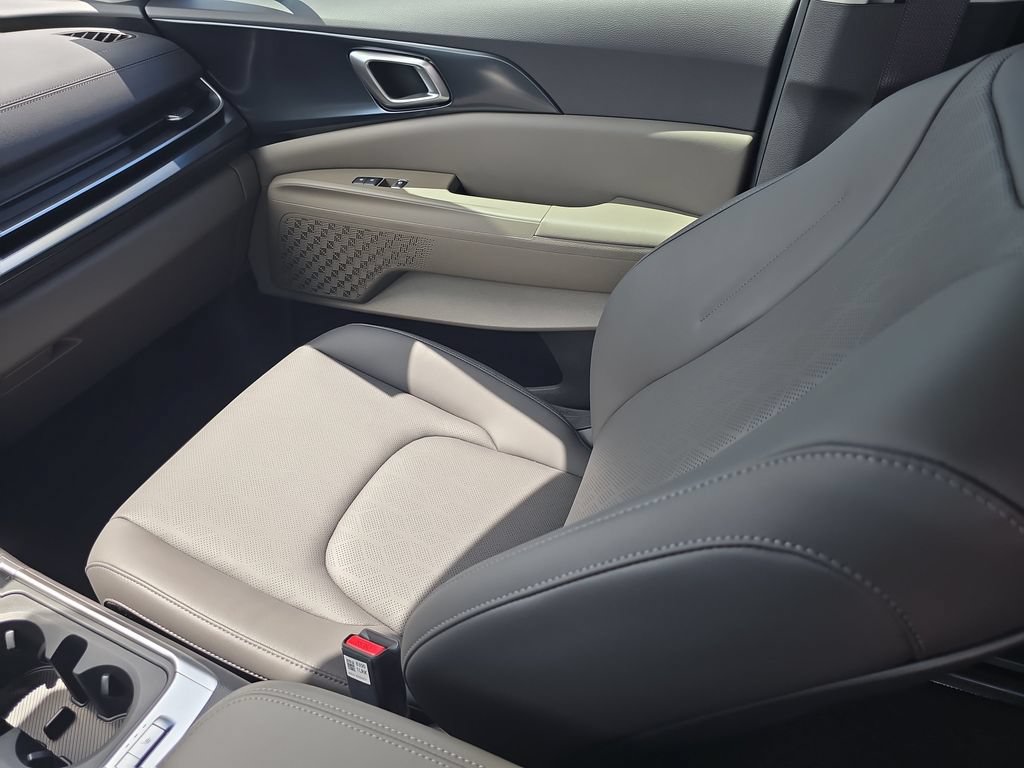 New 2027 Kia Carnival FWD image 15