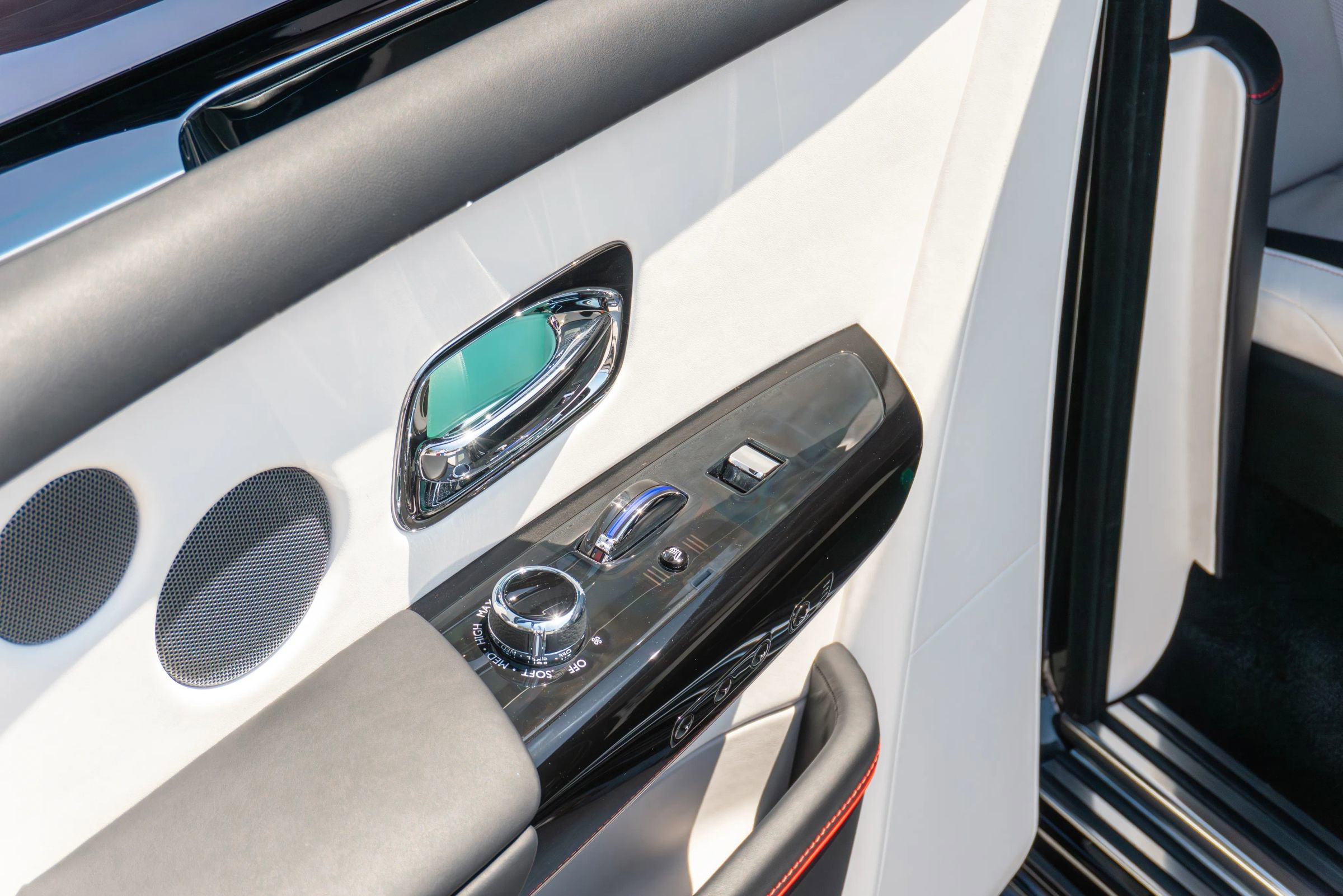 Used 2024 Rolls-Royce Phantom Sedan w/ The Phantom Package RWD image 71