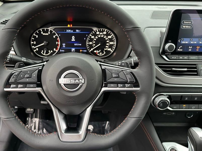 New 2025 Nissan Altima 2.5 SR image 9