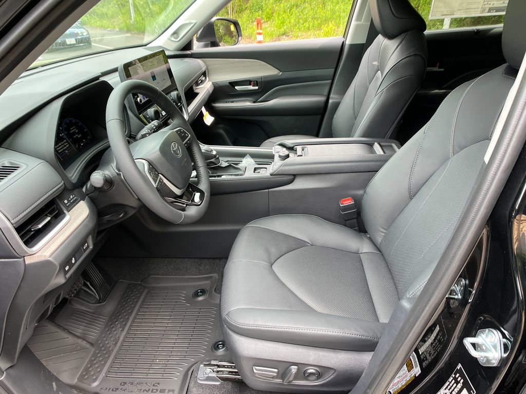 New 2026 Toyota Grand Highlander AWD image 9