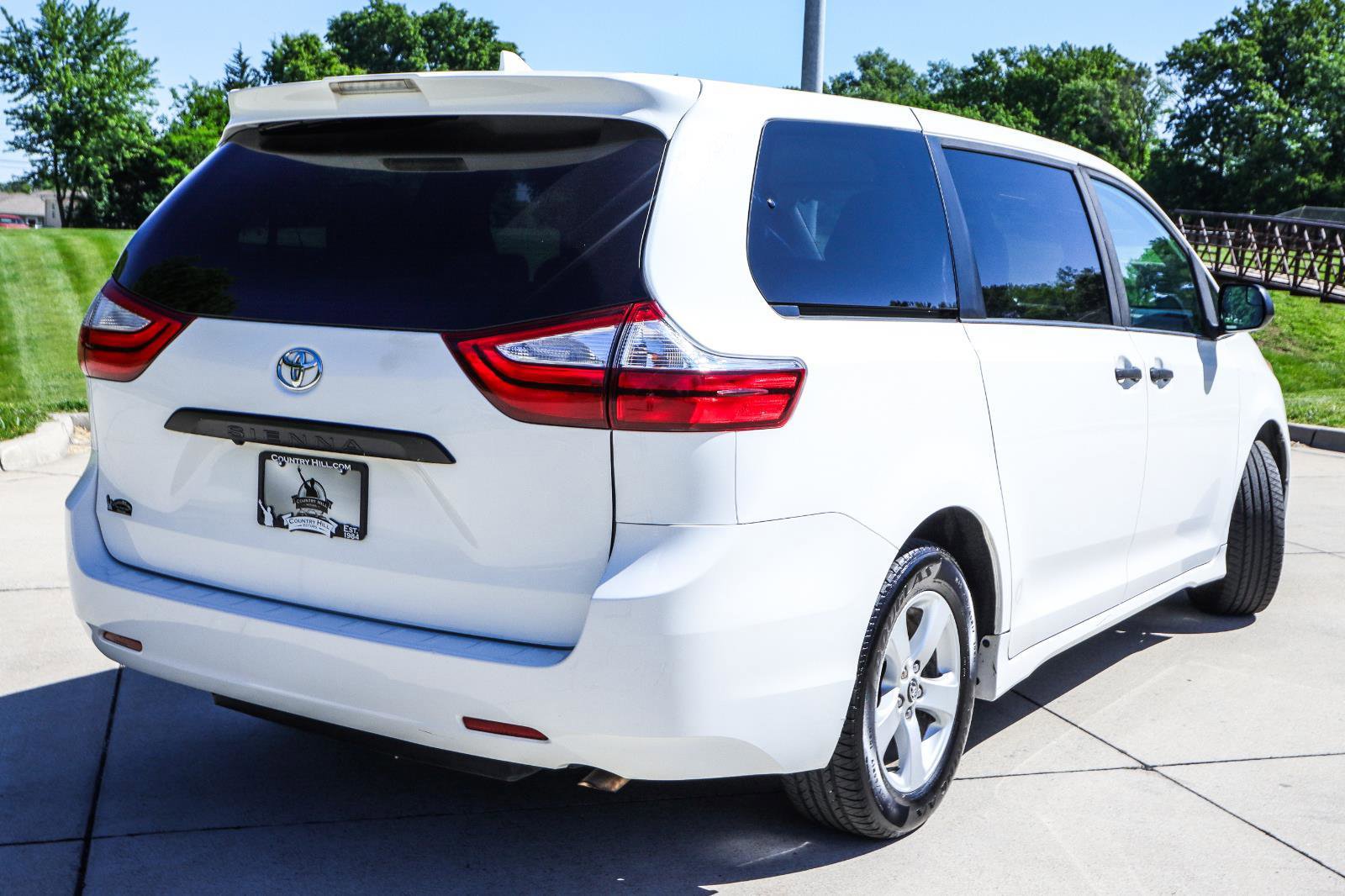 Used 2019 Toyota Sienna L FWD image 13