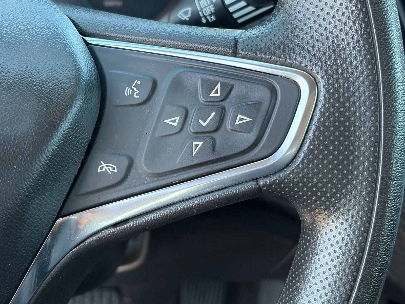 Used 2023 Chevrolet Malibu LT FWD image 13