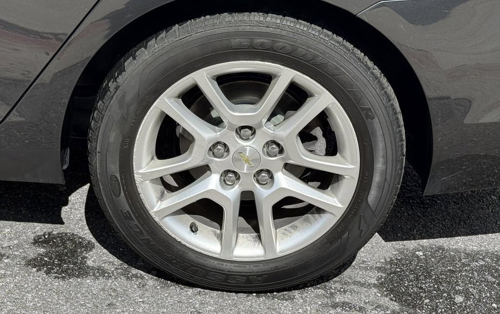 Used 2015 Chevrolet Malibu LT w/ Power Convenience Package FWD image 10