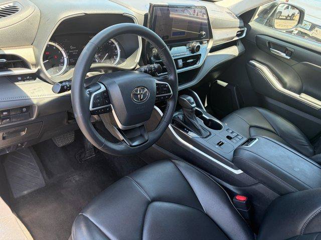 Used 2023 Toyota Highlander XLE FWD image 18
