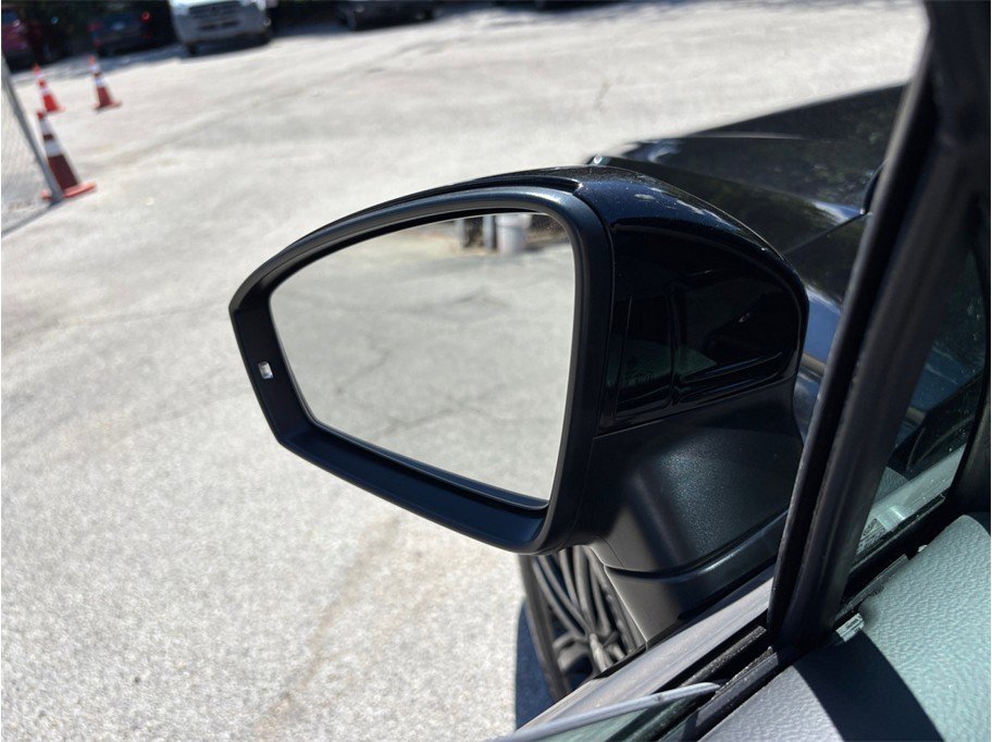 Used 2022 Volkswagen Tiguan SE R-Line FWD image 18